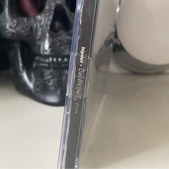 Evanescence Fallen Exclusive HipDot Cosmetics Eyeshadow Palette - Picture 8 of 10